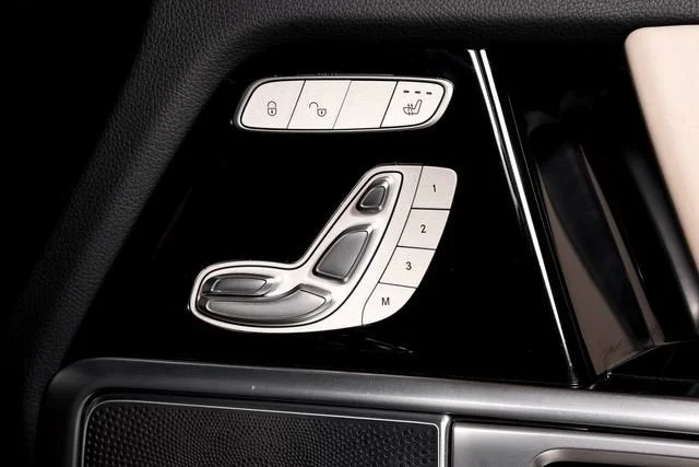 Used 2024 MANUFAKTUR Moonlight White Metallic Mercedes-Benz G 550 image 67