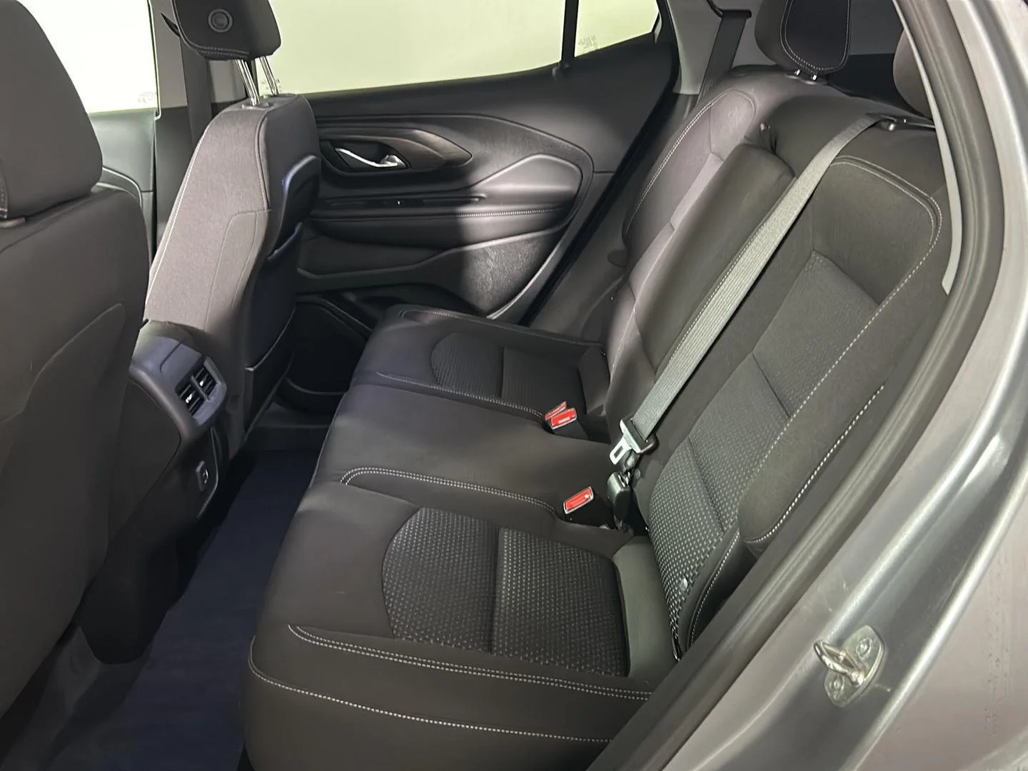 Used 2023 Sterling Metallic GMC SLE image 23