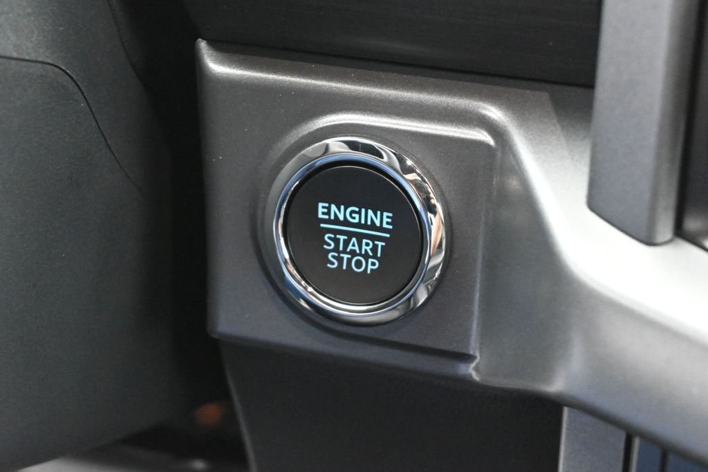 New 2026 Oxford White Ford XLT image 13