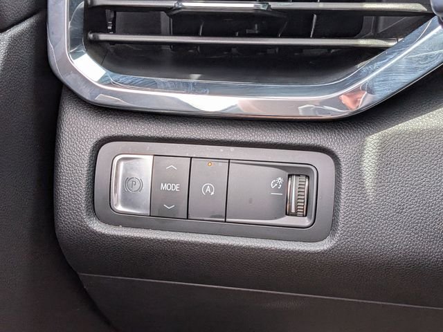 Used 2025 Silver GMC Elevation image 24