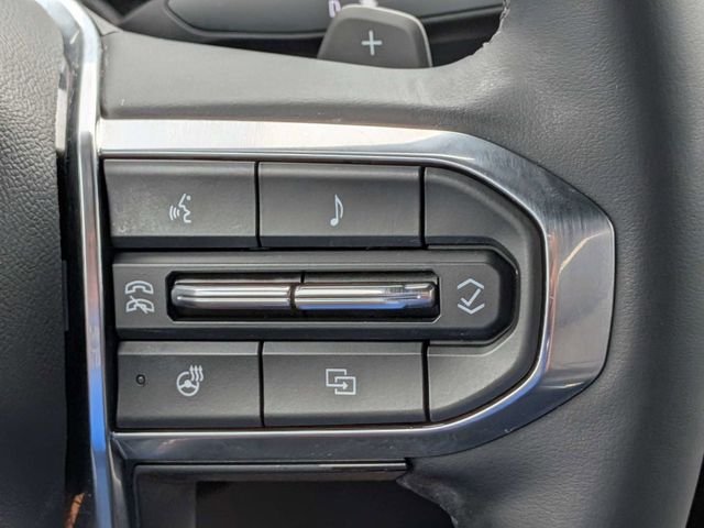 Used 2024 White GMC Elevation image 27