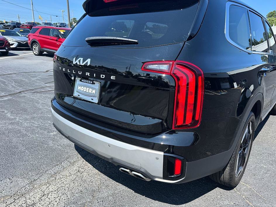 Used 2024 Ebony Black Kia S image 8