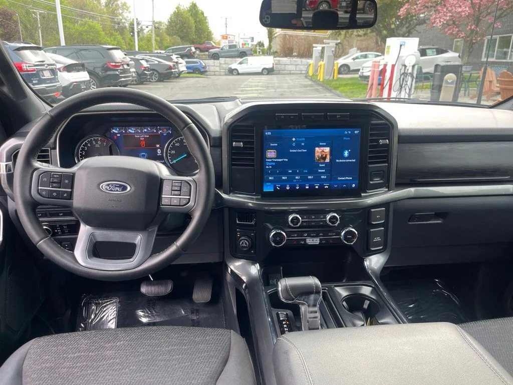 Used 2023 Black Ford XLT image 10
