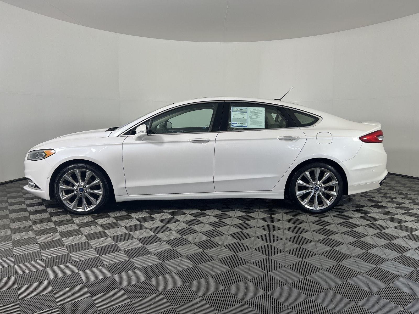 Used 2017 White Platinum Metallic Tri-Coat Ford Platinum image 6