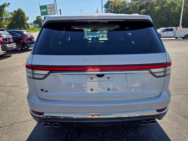 Used 2020 White Lincoln Reserve image 7