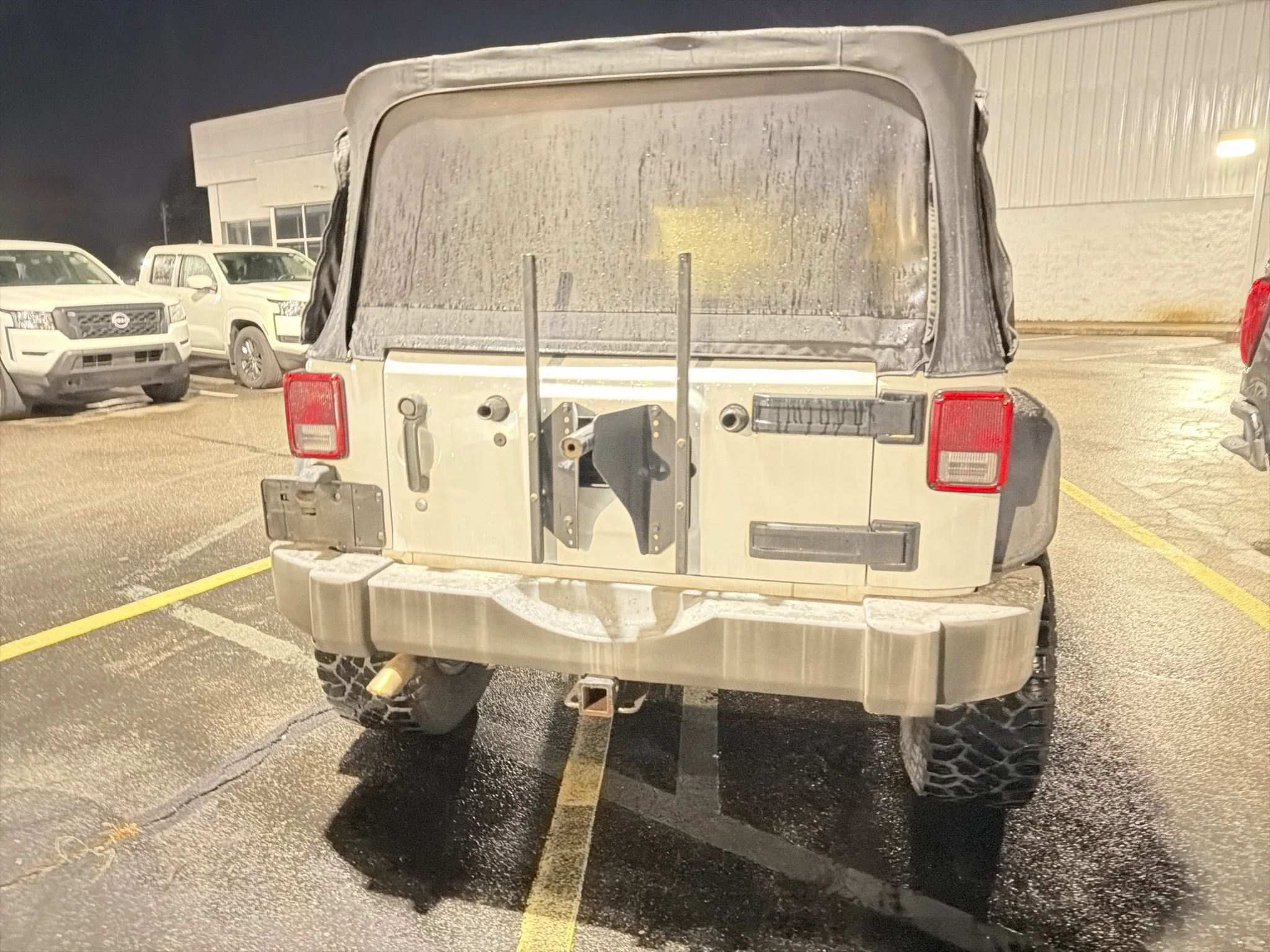 Used 2011 Bright White Clearcoat Jeep Rubicon image 15