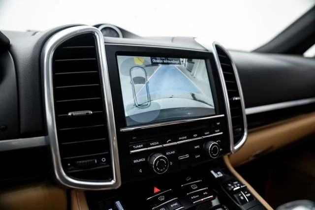 Used 2014  Porsche Diesel Platinum Edition image 29