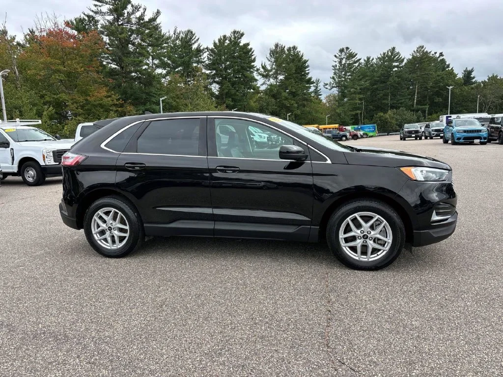 Used 2024 Black Ford SEL image 2