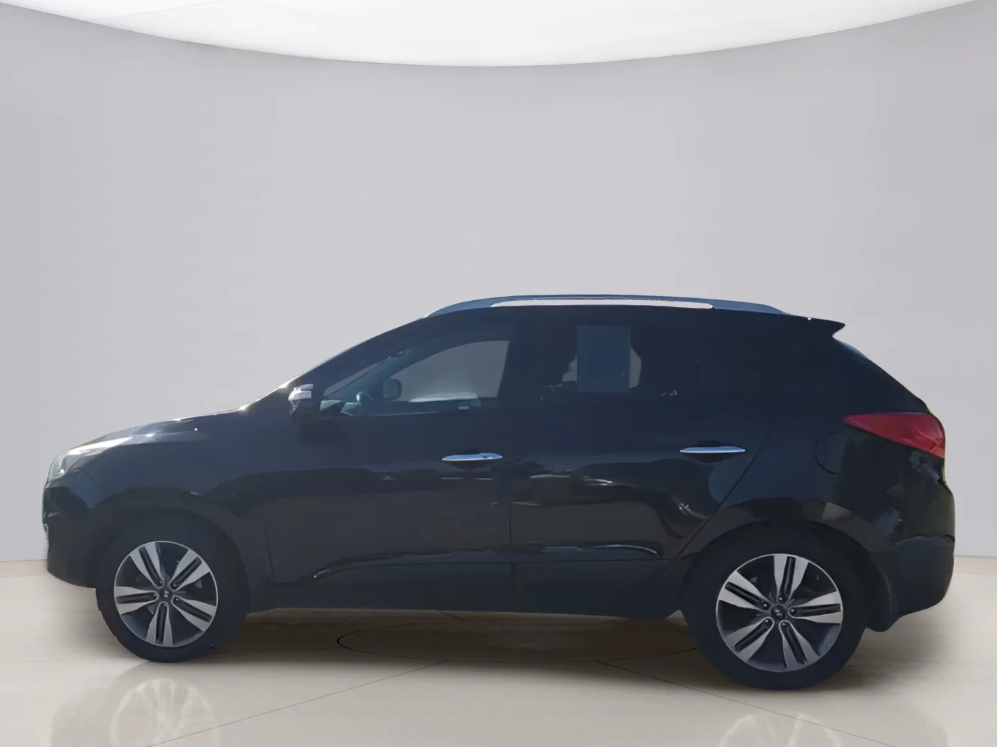Used 2014 Black Hyundai GLS image 5