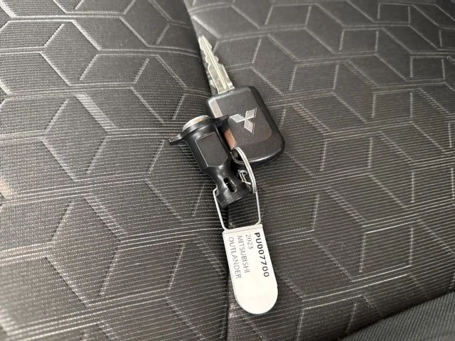 Used 2023  Mitsubishi 2.0 SE image 27