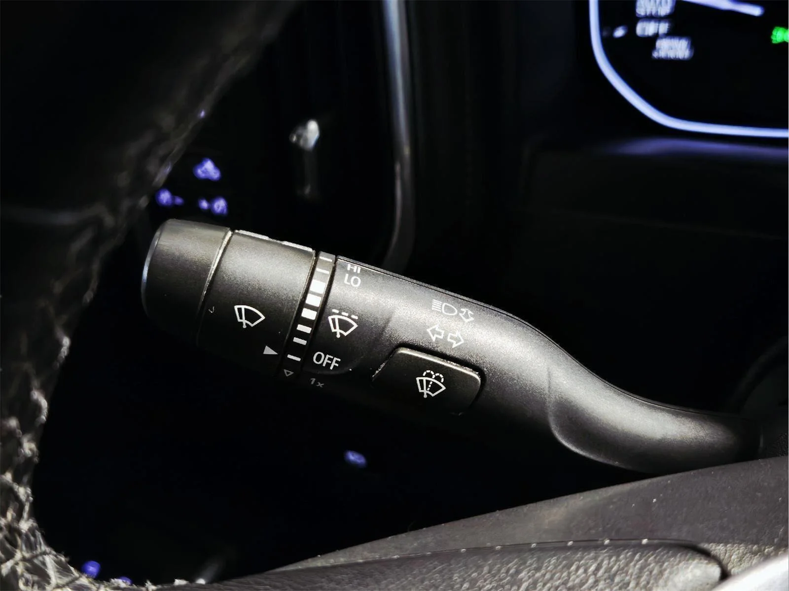 Used 2021 Summit White GMC Elevation image 32