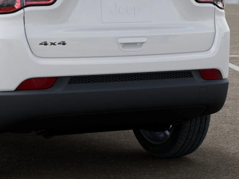 New 2026 Bright White Clearcoat Jeep Latitude image 14