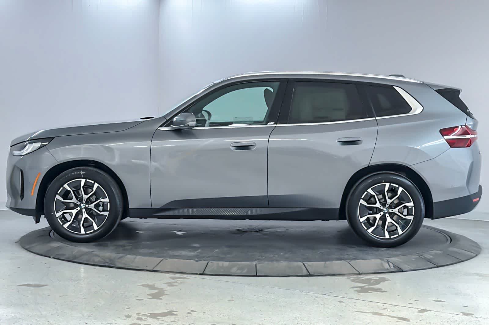 New 2026 Skyscraper Grey Metallic BMW 30 xDrive image 5