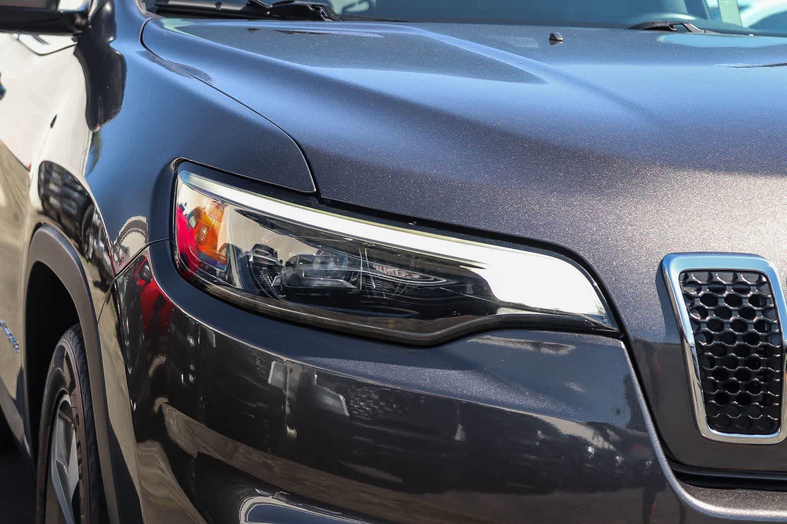 Used 2019 Granite Crystal Metallic Clearcoat Jeep Limited image 8