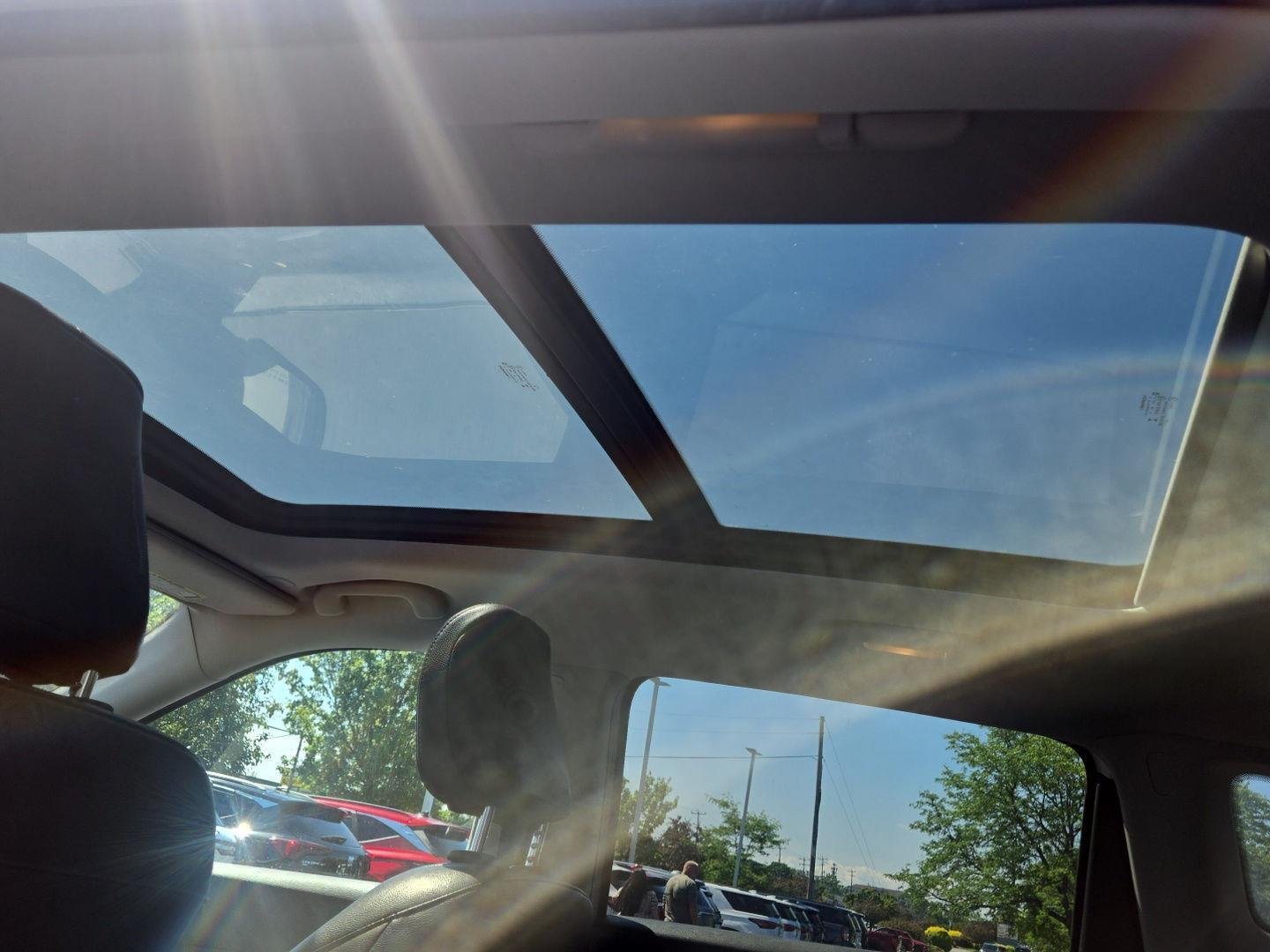 Used 2022 Bright White Clearcoat Jeep Latitude image 4