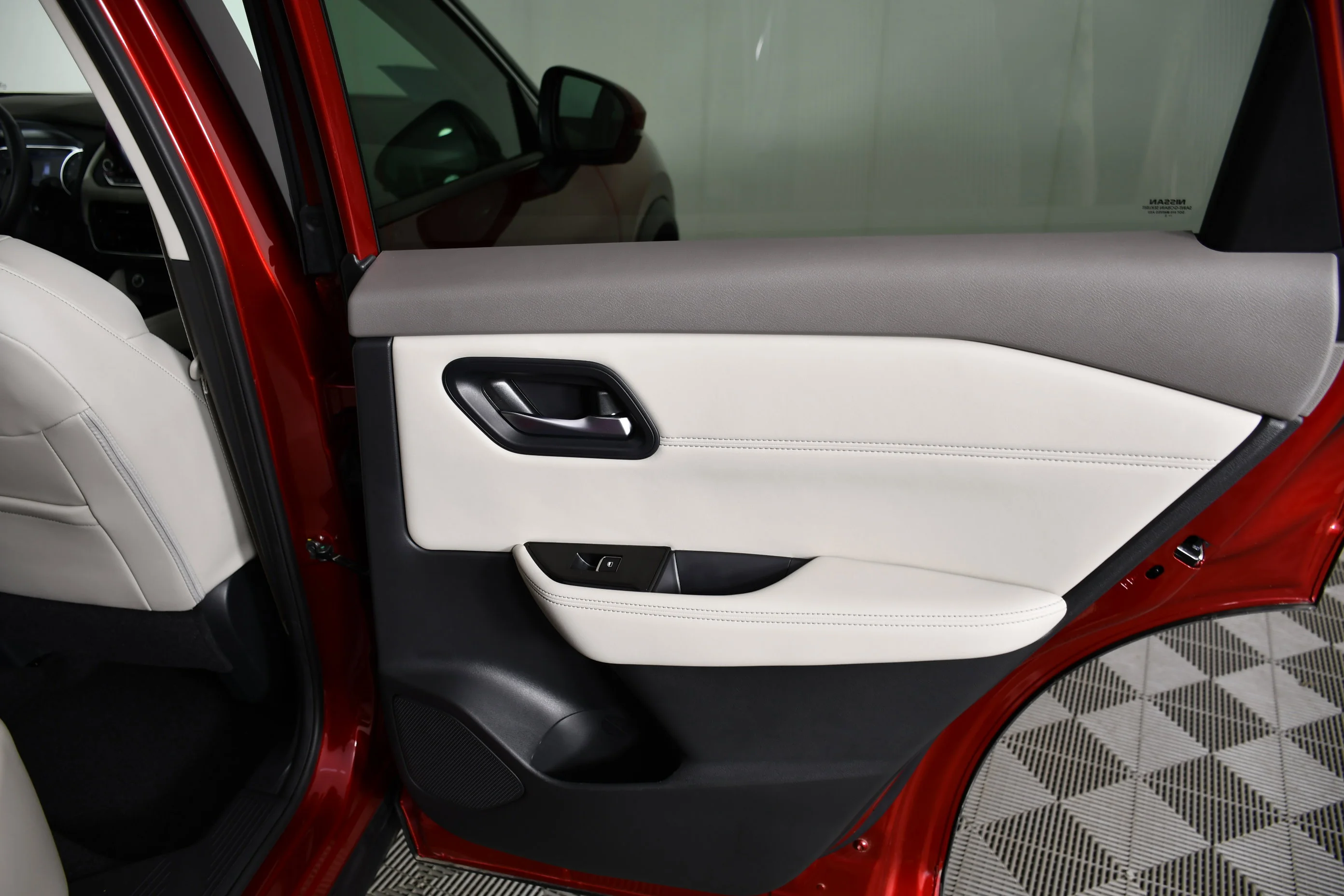 Used 2023 Scarlet Ember Tintcoat Nissan SL image 45