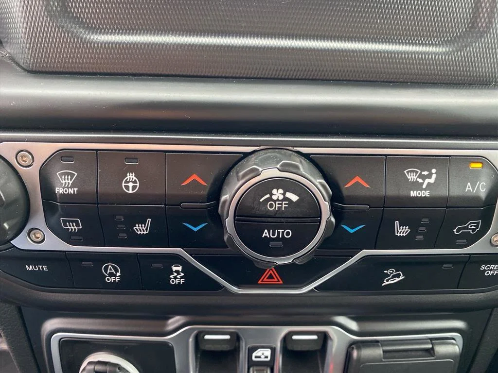Used 2020 Black Clearcoat Jeep Sahara image 14