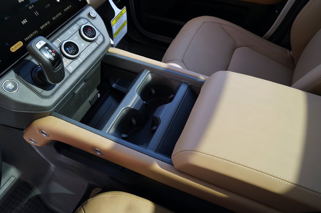 New 2026 Fuji White Land Rover X-Dynamic SE image 30