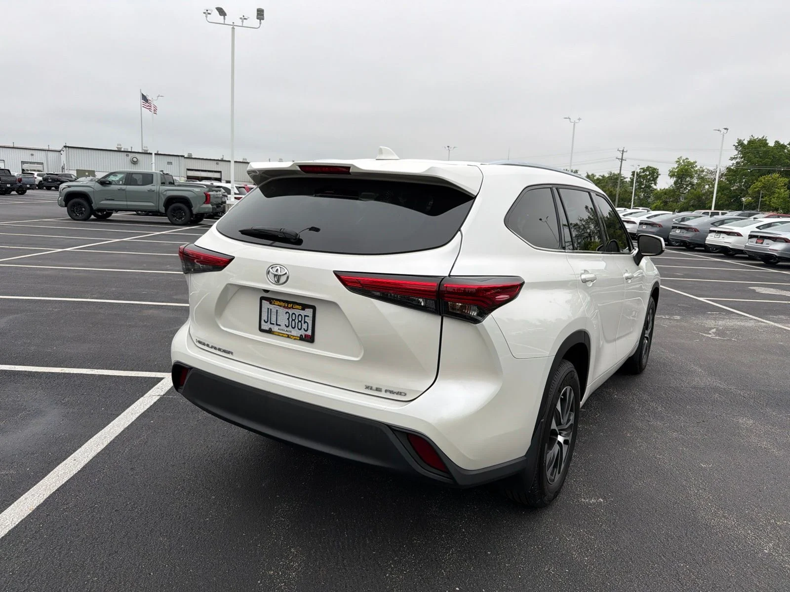 Used 2021 White Toyota XLE image 7