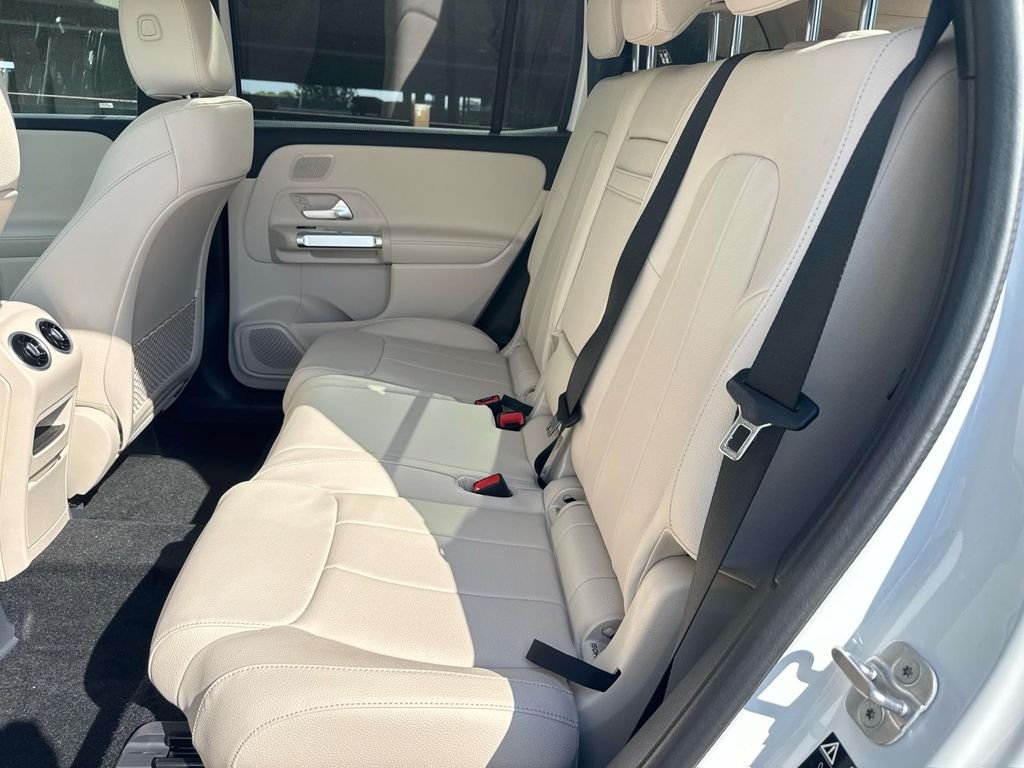 New 2026 Polar White Mercedes-Benz GLB 250 image 6