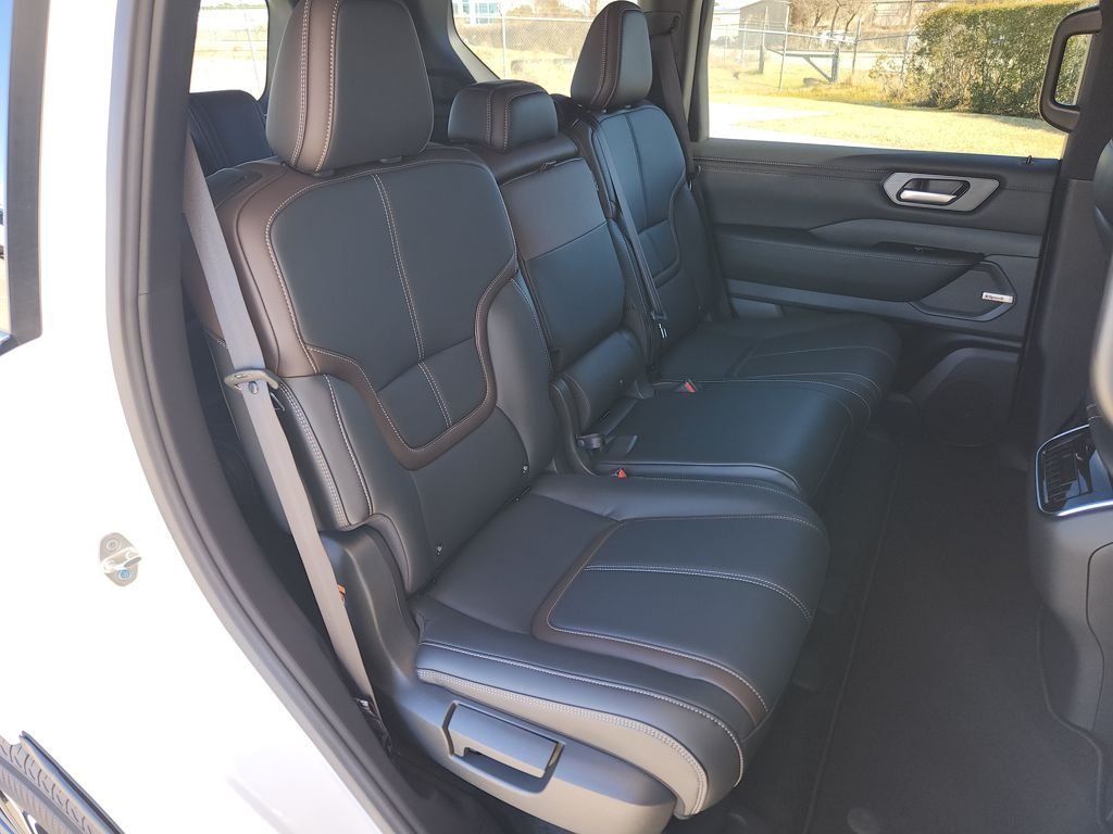 New 2026 Aspen White TriCoat Nissan SL image 16