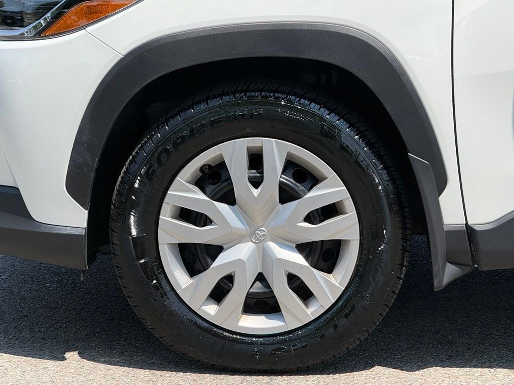 Used 2024 White Toyota L image 6