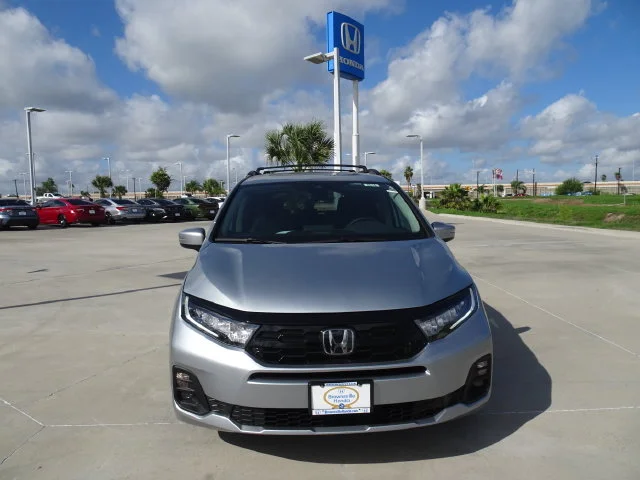 New 2027 Solar Silver Metallic Honda Touring image 2