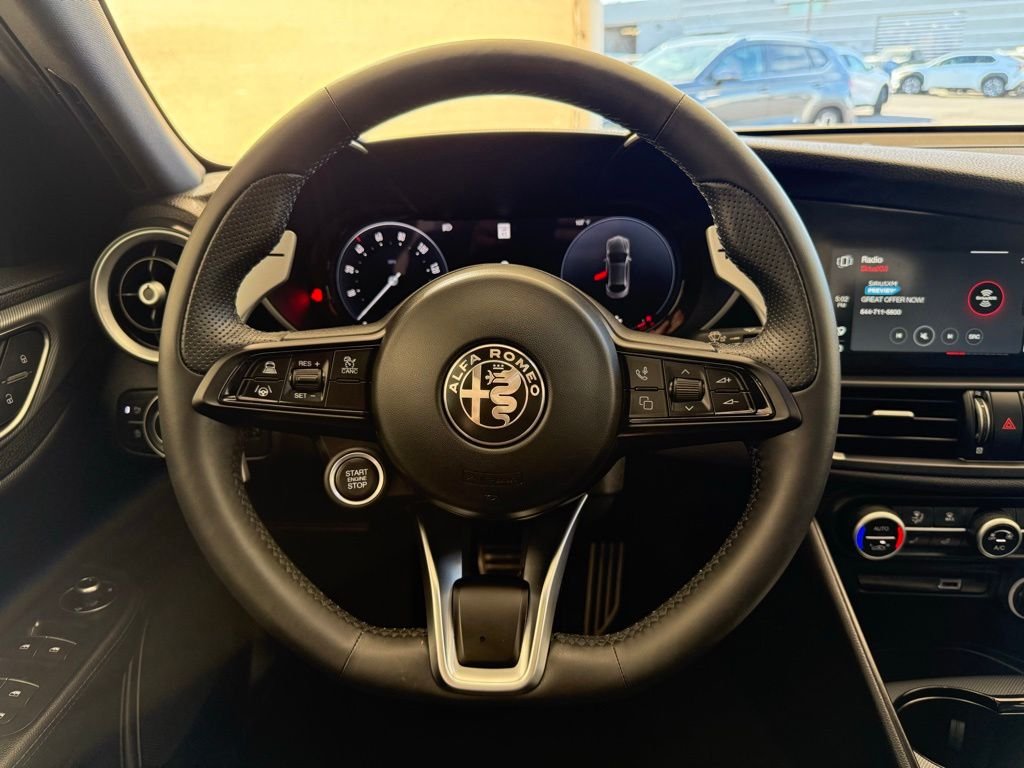New 2025 Moonlight Gray Metallic Exterior Paint Alfa Romeo Base image 24