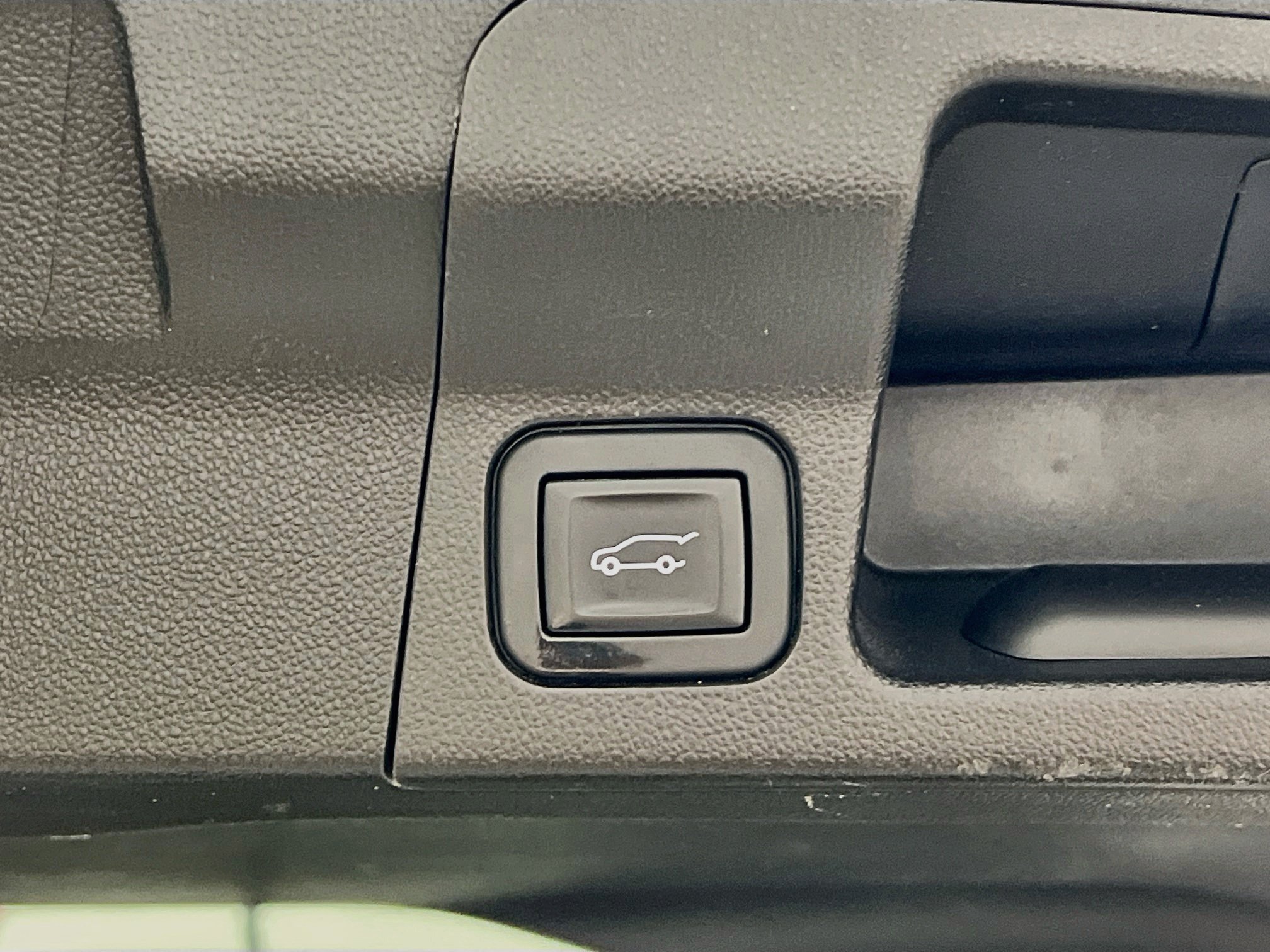 Used 2019 Ebony Twilight Metallic GMC SLT image 28