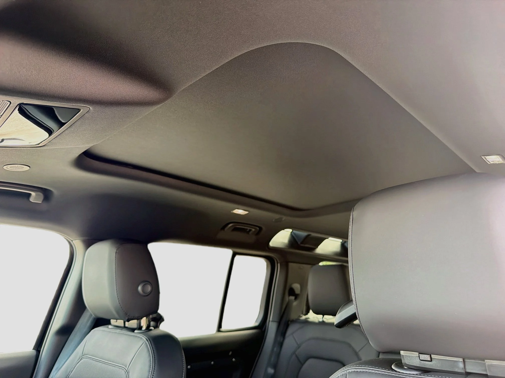New 2026 Santorini Black Land Rover S image 26