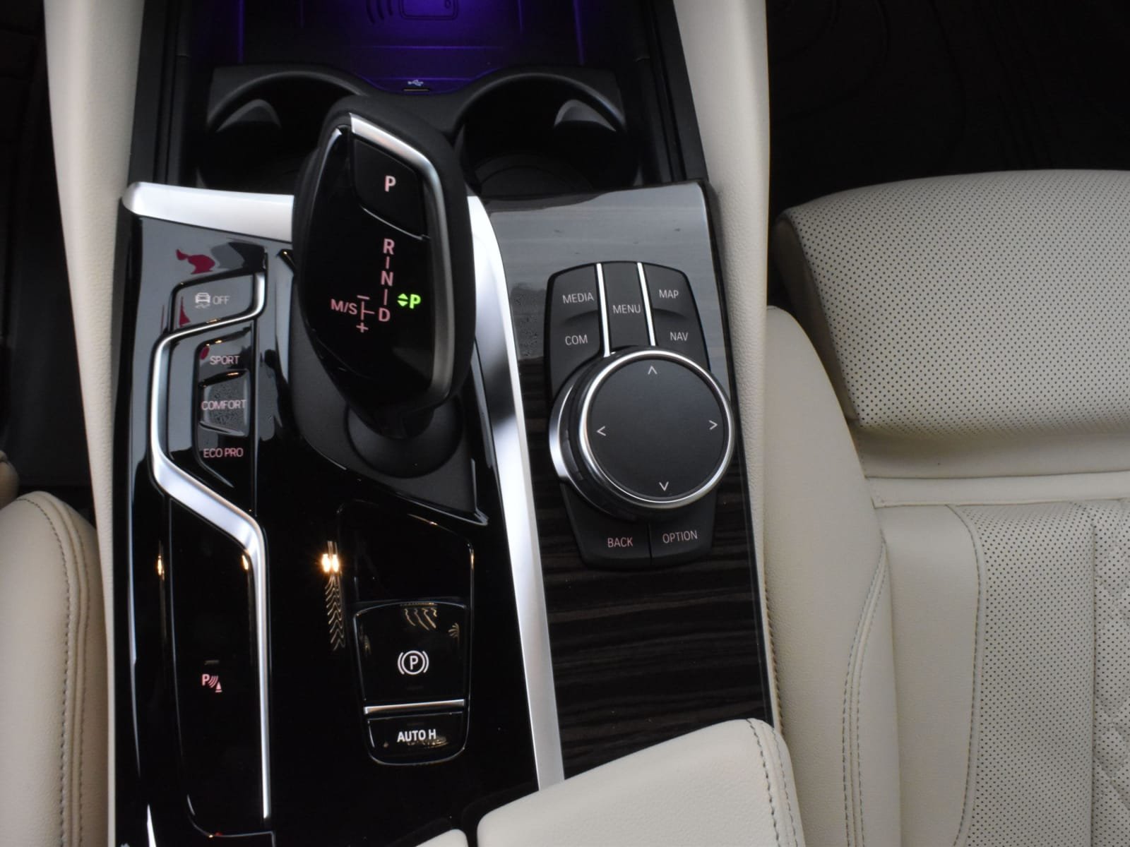 Used 2023 Phytonic Blue Metallic BMW 530i image 9
