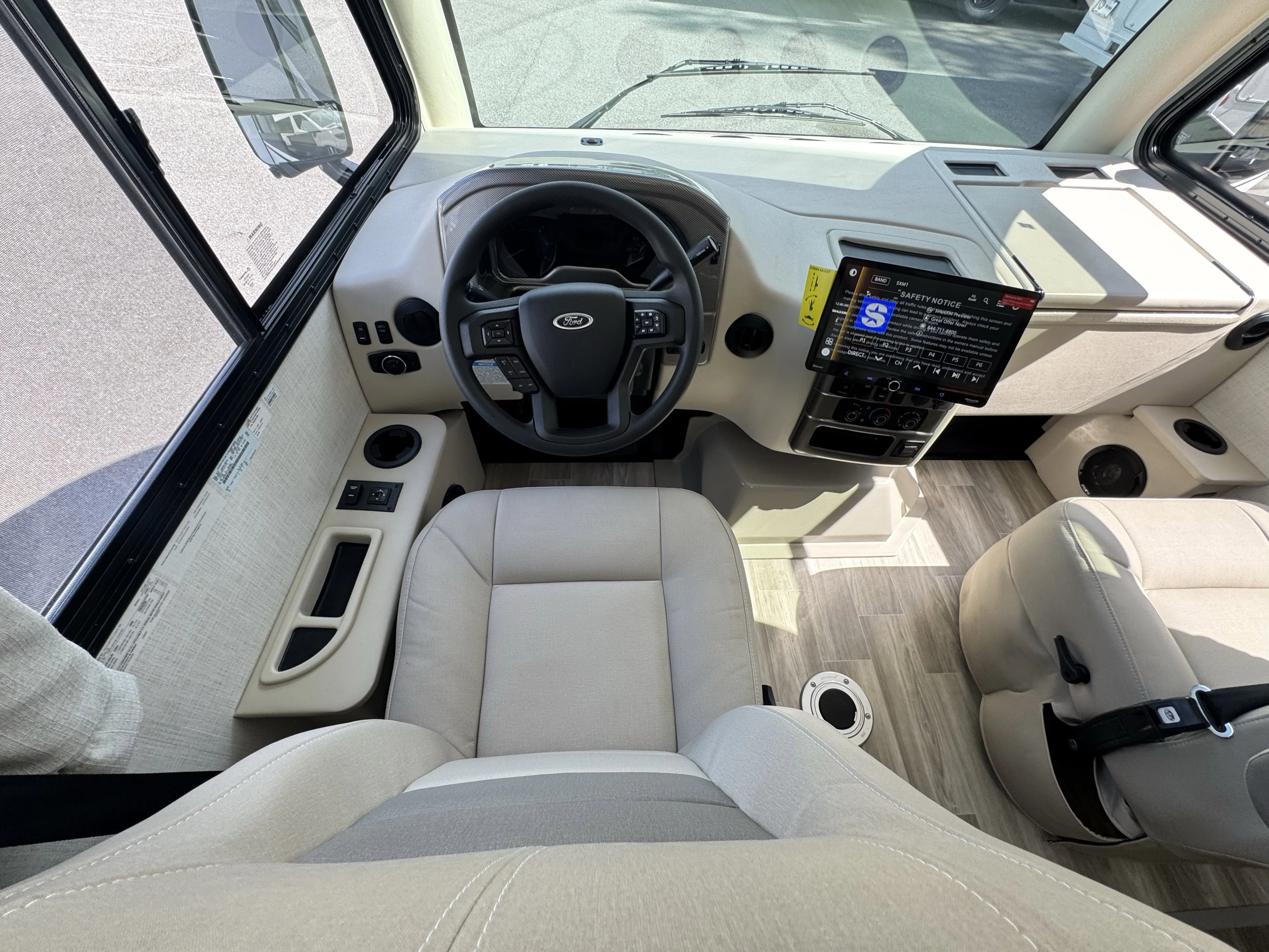 New 2026  Thor Motor Coach  image 12