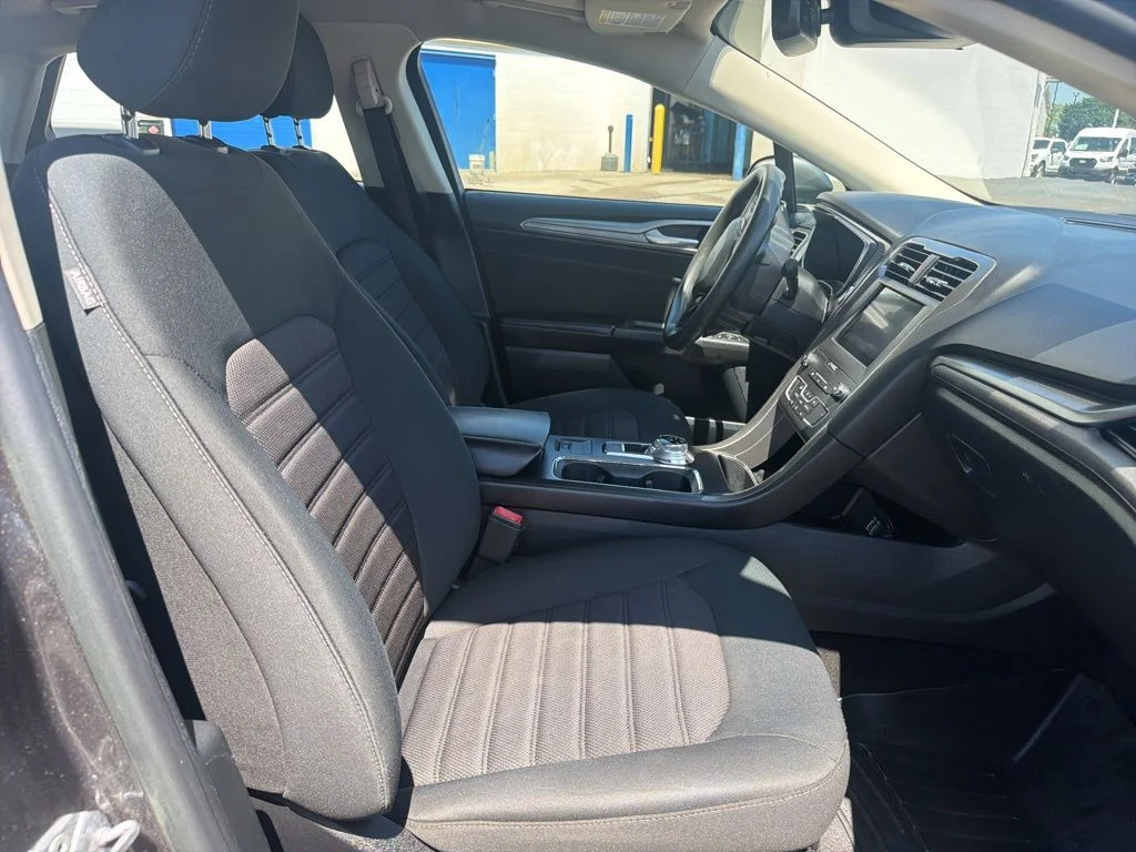 Used 2019 Gray Ford SE image 35