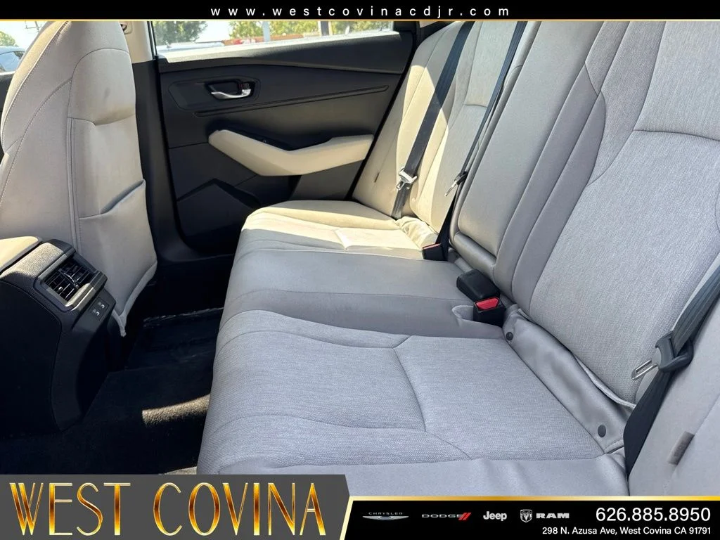 Used 2025 White Honda SE image 34
