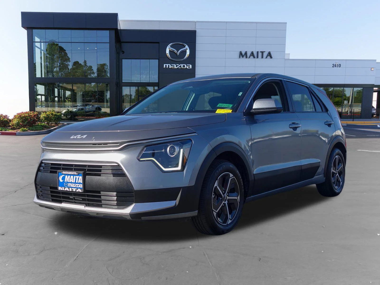 Used 2025 Steel Gray Kia LX image 7