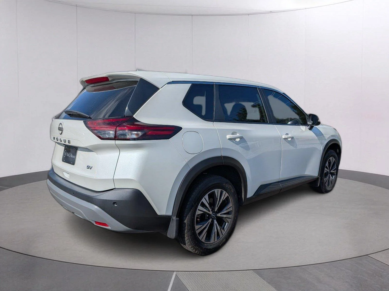 Used 2023 Pearl White Tricoat Nissan SV image 5