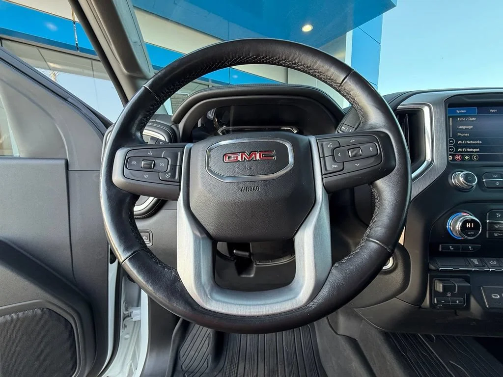 Used 2022 SUMMIT WHITE GMC SLE image 19