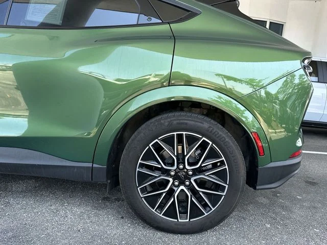 Used 2025 Green Ford Premium image 10