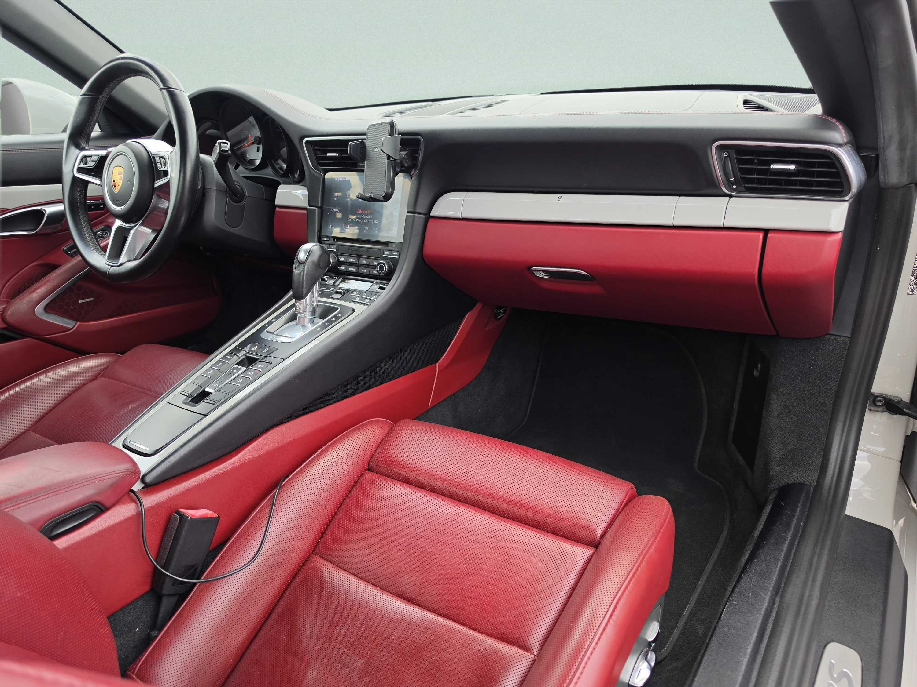 Used 2018 Chalk Porsche 4S image 15