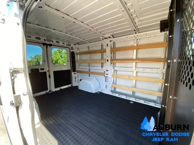 Used 2025 White Ram Base image 12