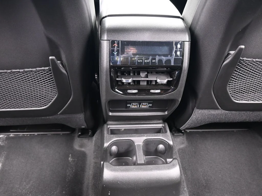 New 2026 Bright White Clear-Coat Exterior Paint Jeep Laredo image 32