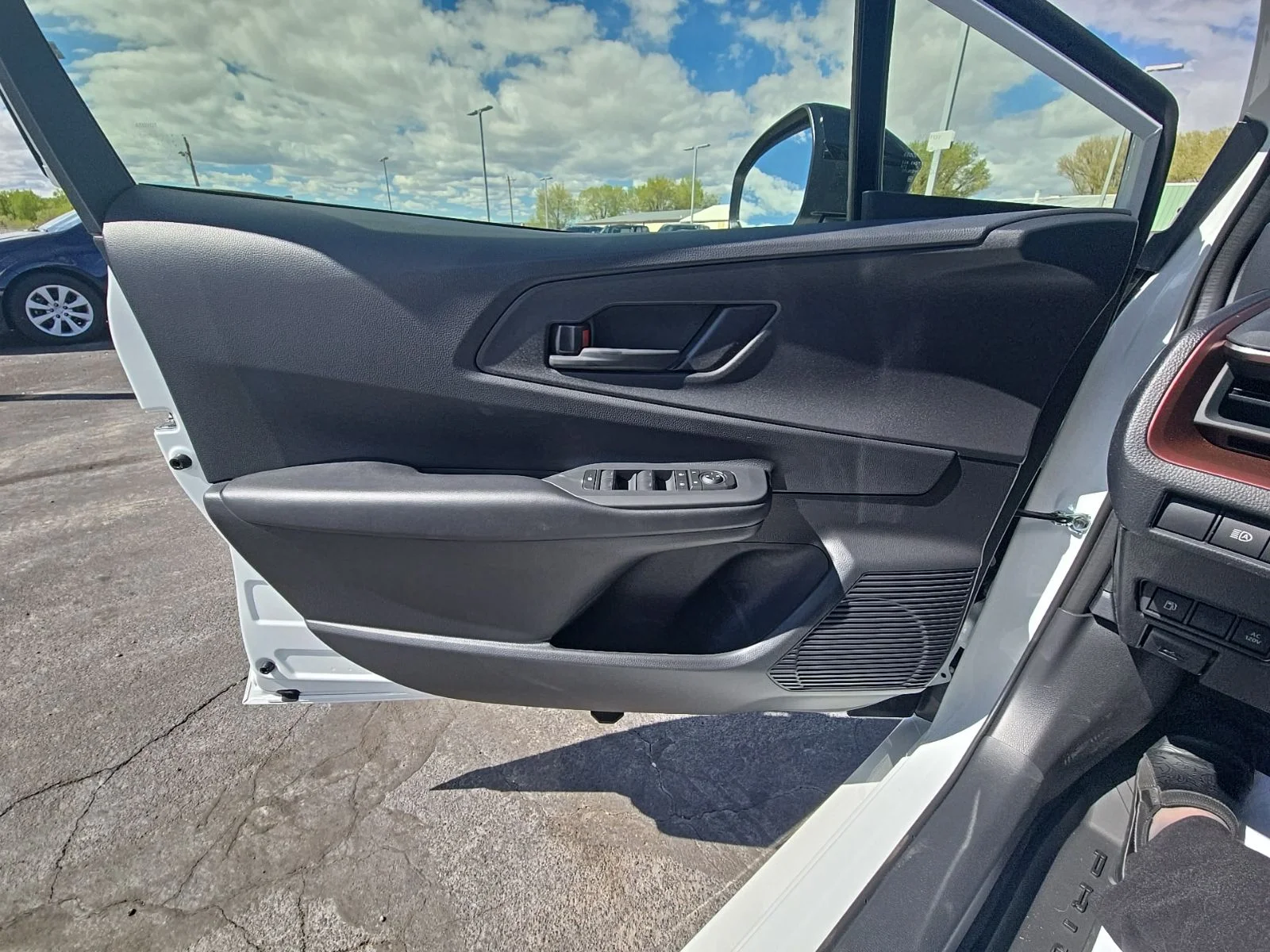 New 2025 Wind Chill Pearl Toyota SE image 25