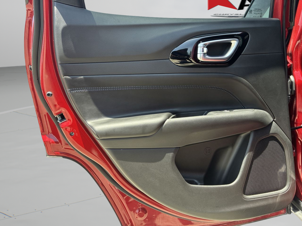 New 2026 Red Hot Pearlcoat Jeep Latitude image 34