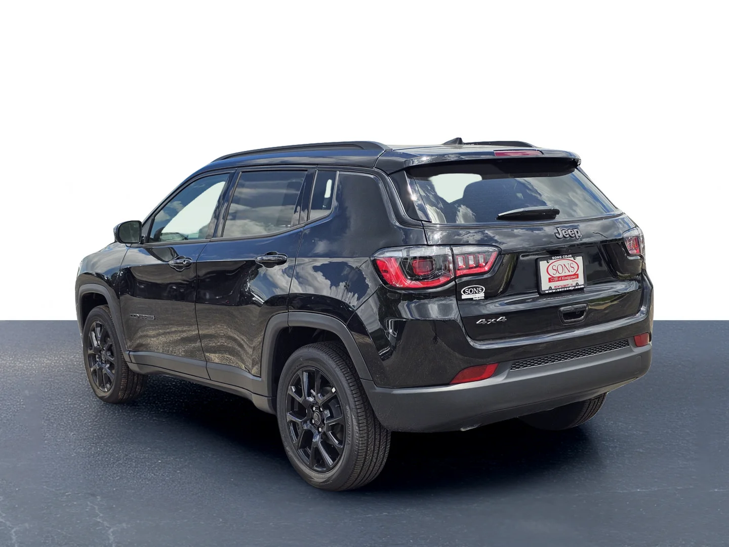 New 2026 Diamond Black Crystal Pearlcoat Jeep Latitude Altitude image 12
