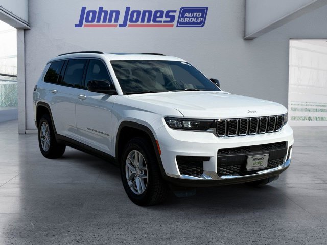 New 2026 Bright White Clear-Coat Exterior Paint Jeep Laredo image 7
