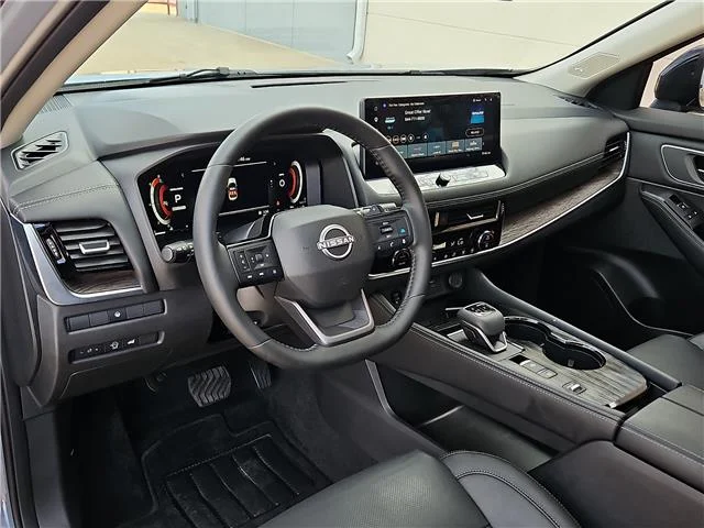 Used 2025 Gun Metallic Nissan Platinum Front-Wheel Drive image 12