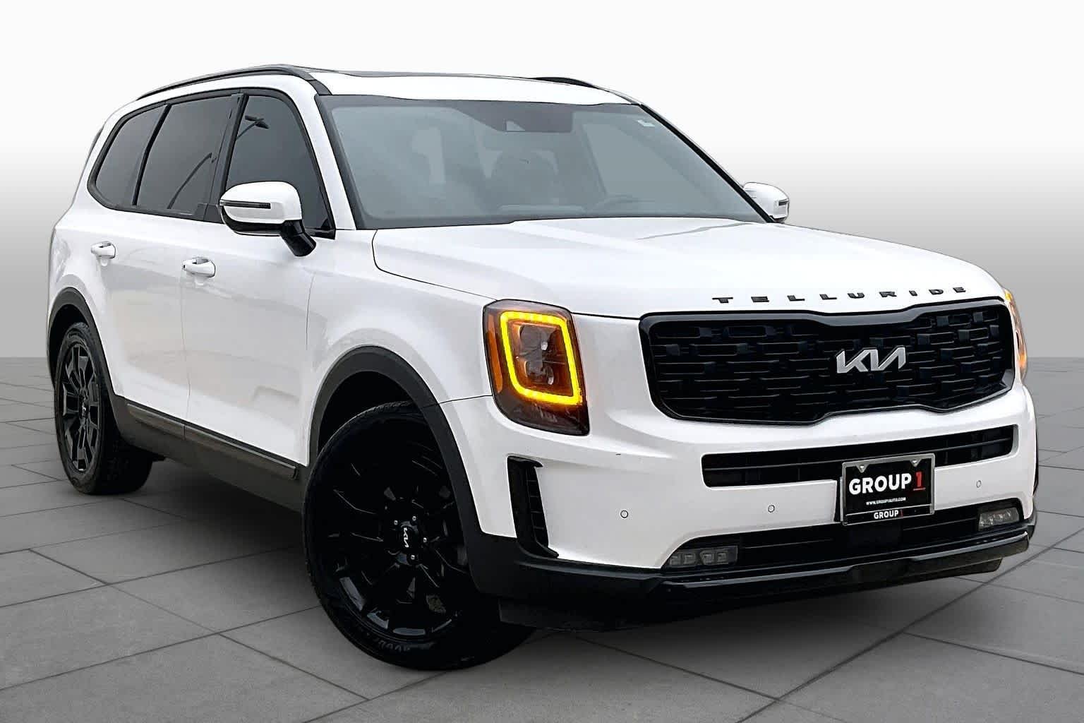 Used 2022 Glacial White Pearl Kia SX image 3