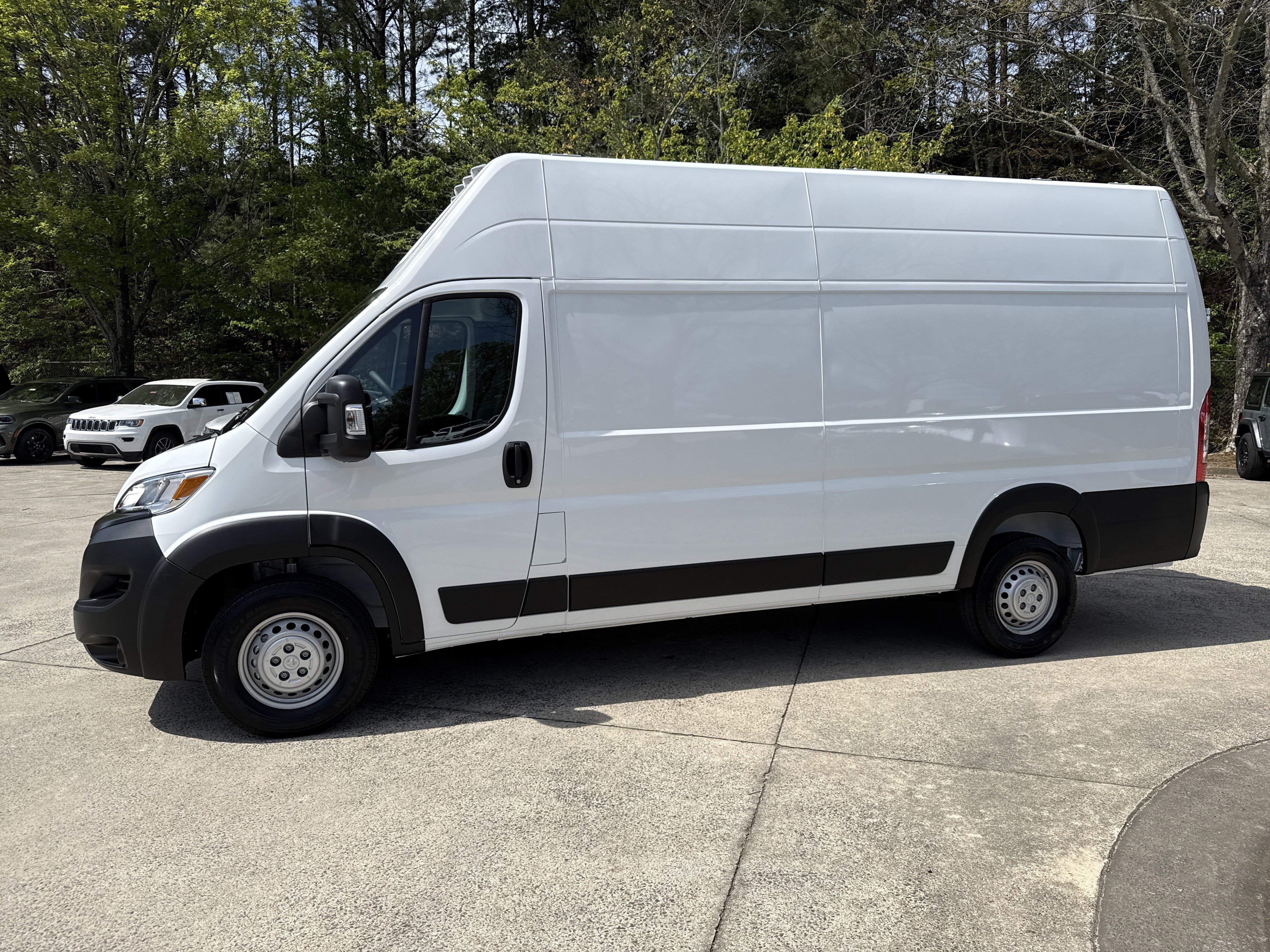 New 2026 Bright White Clear-Coat Exterior Paint RAM Tradesman image 4