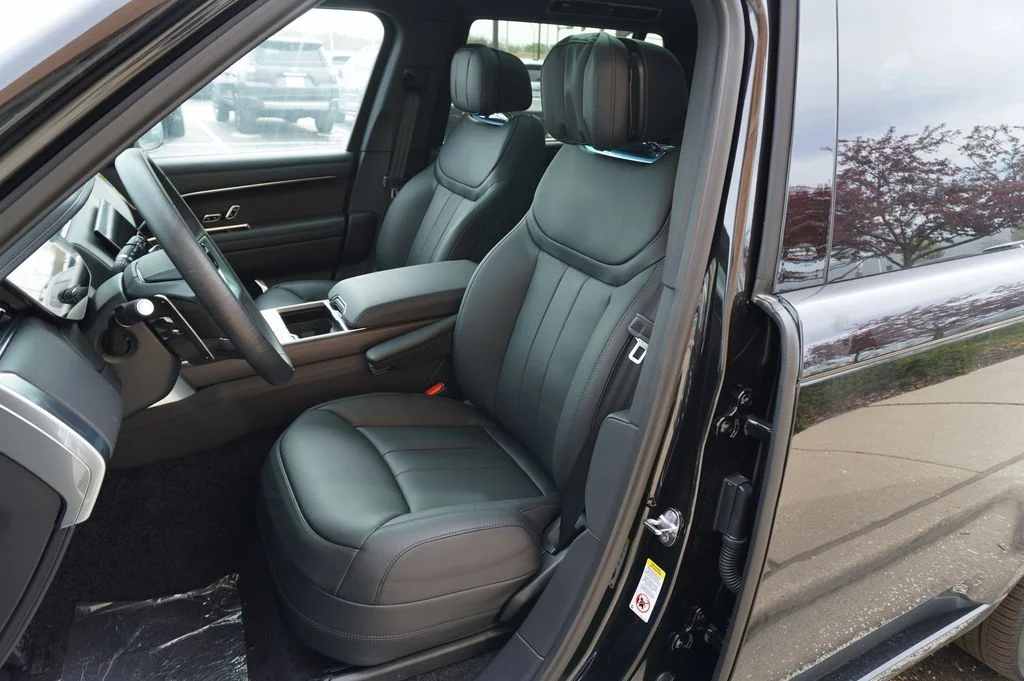 New 2026 Santorini Black Land Rover SE image 14
