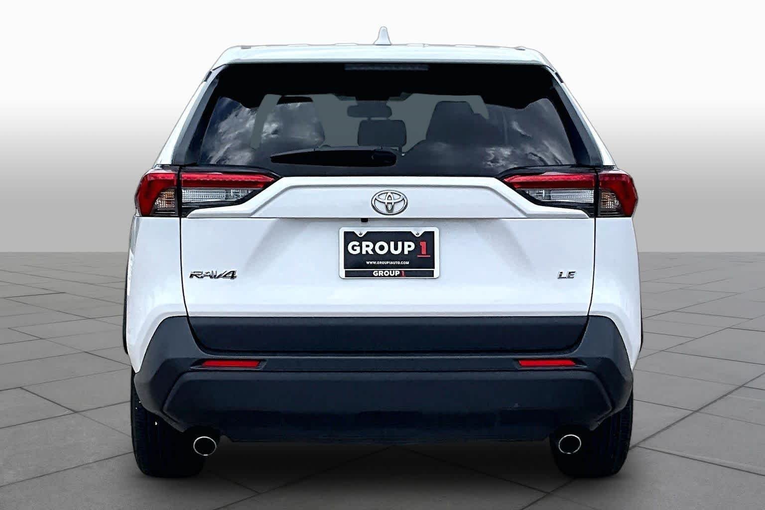 Used 2025 Ice Cap Toyota LE image 5